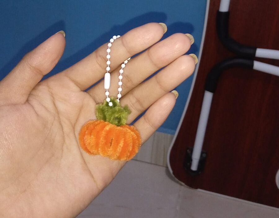 Proses kerajinan gantungan kunci dari kawat bulu, Thifara Handmade
